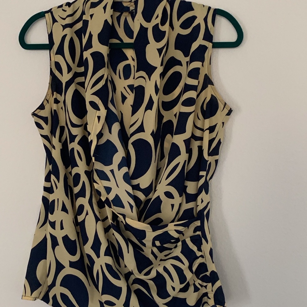 Sleveless top